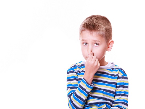西安市治疗抽动症，小孩吸鼻子是不是因为吃碳酸饮料？小孩子吸鼻子是什么原因引起的？